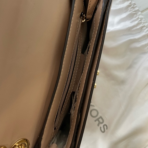 Michael Kors Sloan Editor Medium Chain Shoulder Bag in Oyster (Light Pink Beige) - Picture 8 of 13